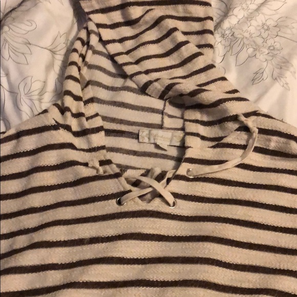 Striped poncho hoodie - Picture 2 of 3
